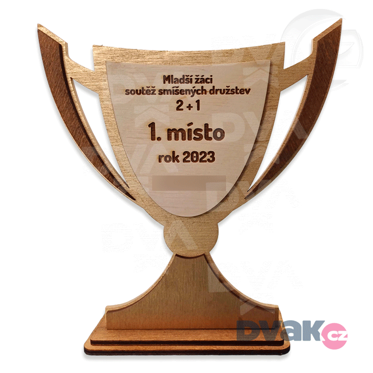 Dřevěný pohár a trofej míru
